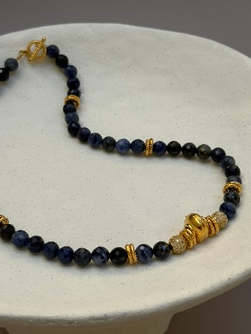 COLLIER OLIVIA