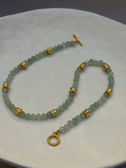 COLLIER MIA