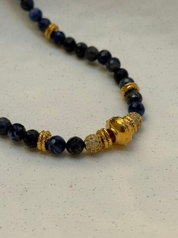 COLLIER OLIVIA