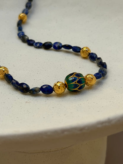 COLLIER NINA