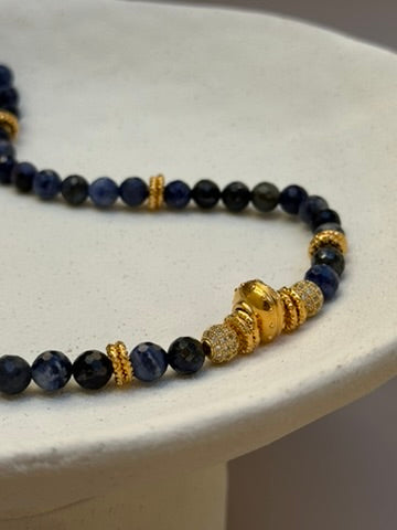 COLLIER OLIVIA
