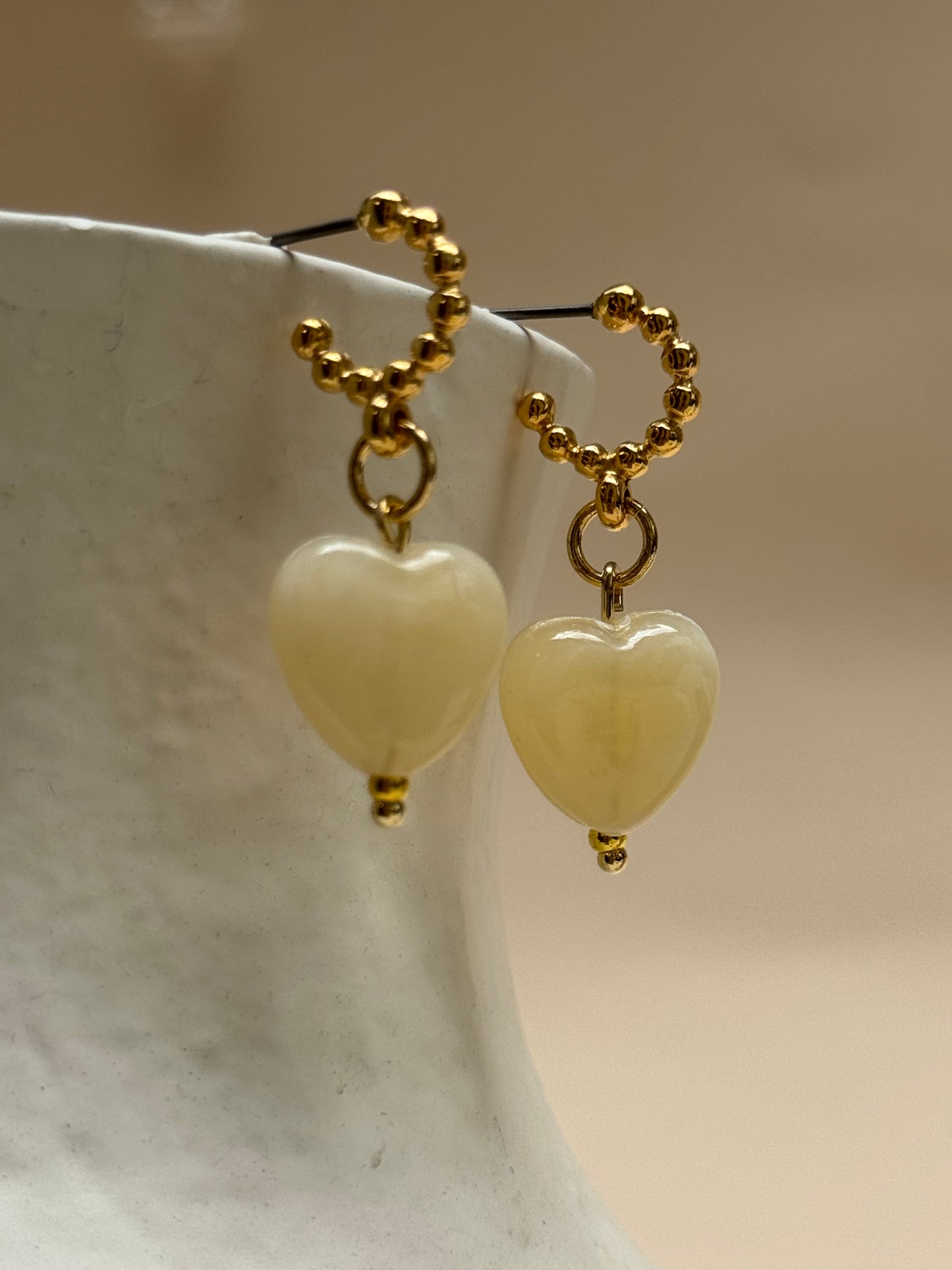BOUCLES D'OREILLES COEUR BEIGES